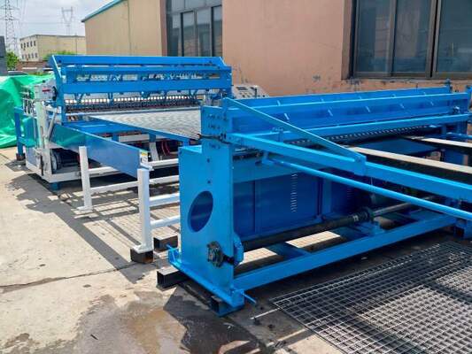 طول از حصار 3m Mesh اندازه 50 * 200mm حصار Mesh جوش ماشین